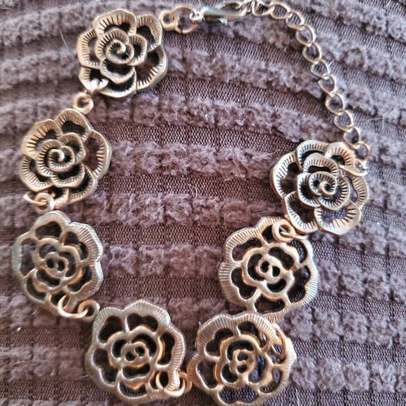 This a rose bracelet from paparazzi - Picture 1 of 2